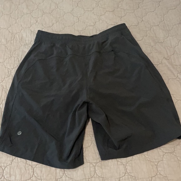 Men’s Black Lululemon Pace Breaker Short 9" - Picture 2 of 2